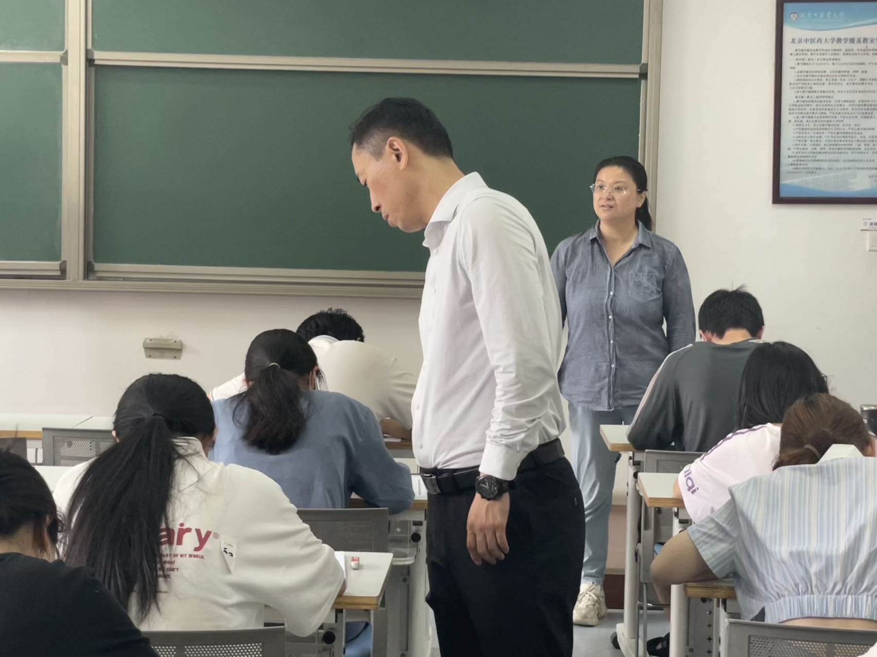 J9集团国际站开展2023年春季学期期末考试巡查工作1.jpg
